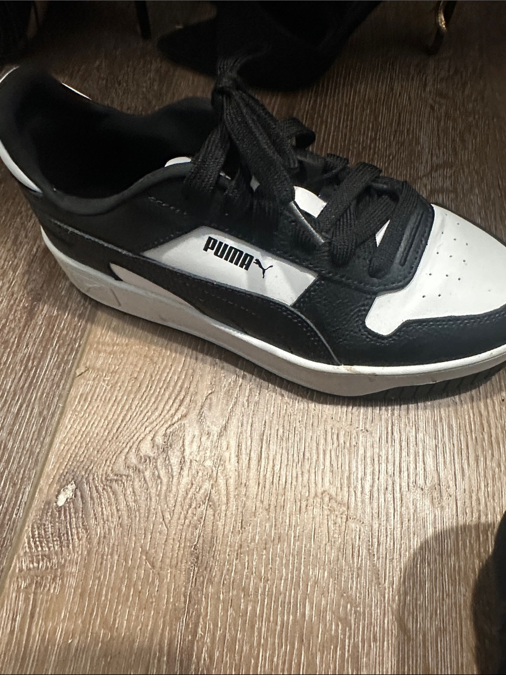 Puma Men's Black and White Low-Top Sneakers